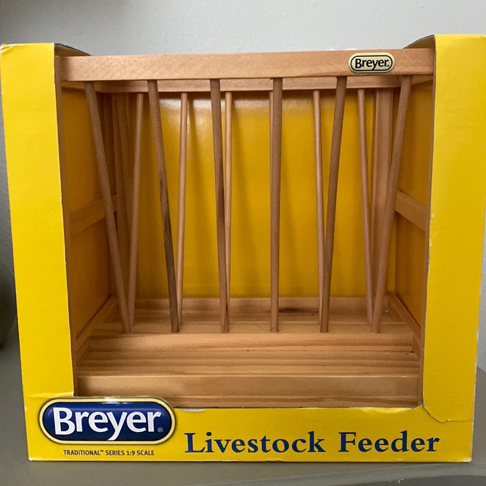 Breyer Livestock Feeder
